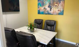 Modern Office Space in Astoria Queens ? Perfect for Meetings, Filming, or Therapy - Image 3