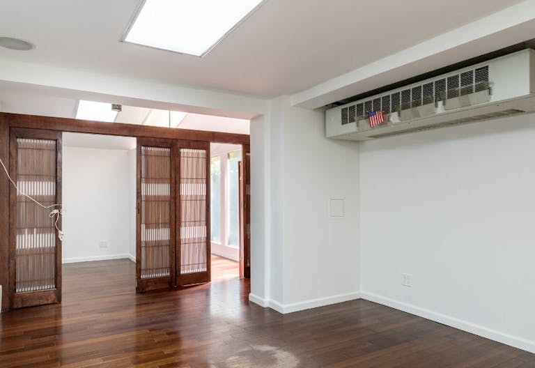 Standard Retail Space on the UES - Image 3