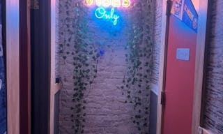 Lively and fully equipped sports bar located in the heart of Spanish Harlem - Image 5