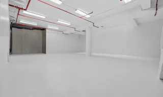 Storefront Whitebox Event Venue Photo Video Studio Art Gallery - Image 12