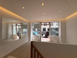 Vitrines Attrayantes pour Showroom à Levallois-Perret - Image 2