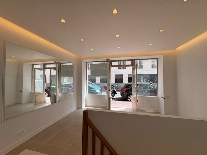 Vitrines Attrayantes pour Showroom à Levallois-Perret - Image 2