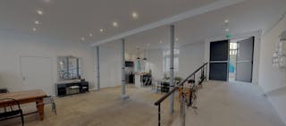 Studio on courtyard in a former artist's studio - Image 3