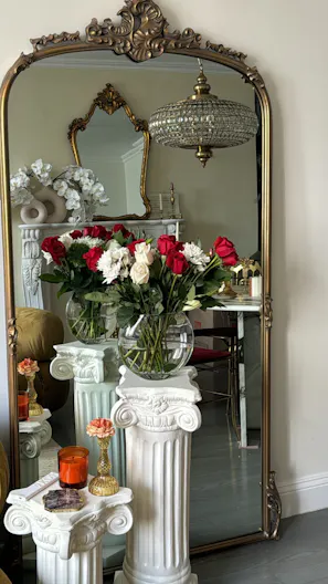 Bohemian meets Vintage apartment - Natural Light, Mantle & Brass Vintage Pieces - Image 3