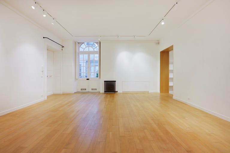 Une galerie confidentielle avec une adresse remarquable - Image 3