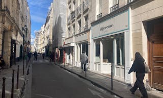 Charming Gallery in Le Marais - Image 10