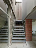 Espace de 100m2 de type atelier connect� � un jardin et � la rue-lieu polyvalent et charmant - Image 6