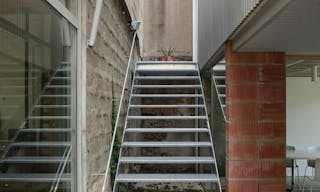 Espace de 100m2 de type atelier connect� � un jardin et � la rue-lieu polyvalent et charmant - Image 6