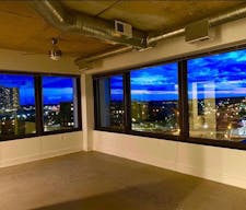 Luxury Loft with Natural Lighting Available for Small Intimate Parties - Image 6