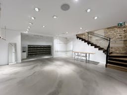 High end showroom space central Marais district - Image 4