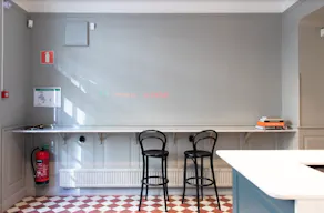 Living Room - Image 6