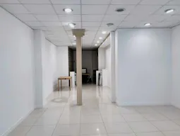 White-Box Space in Le Marais - Image 1