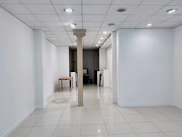 White-Box Space in Le Marais - Image 1