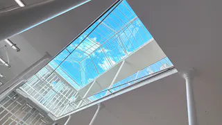 Loft industriel avec verrière zénithale - Image 1