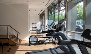 Elegant Retail Space at Historic Hotel Bristol - Image 14