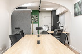 Élégant Showroom Éphémère in Paris - Image 3