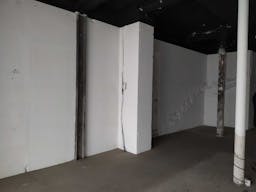 Prime Location Boutique on Rue de Rivoli - Image 9