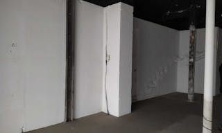 Prime Location Boutique on Rue de Rivoli - Image 9