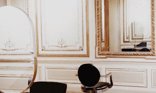 Boutique quartier privil�gi� centre ville de Marseille, espace atypique . - Image 2