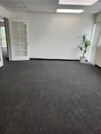 Doral unique office space with spectacular lake views - Image 4