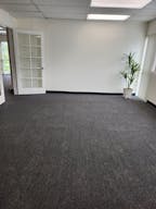 Doral unique office space with spectacular lake views - Image 4