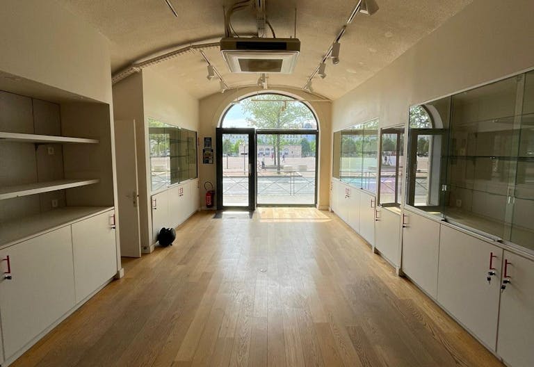 Boutique Busy Environment - Lyon Hyper-Centre - Image 4