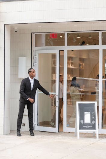 The Perfect Canvas: Elegant, Sun-Filled Space in North Williamsburg - Image 2