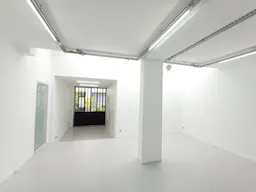 Oberkampf Fashion Showroom - Image 7