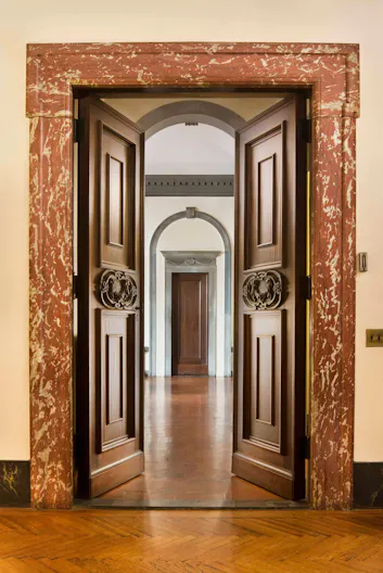 Historic Showroom in Prime UES - Image 2
