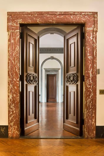 Historic Showroom in Prime UES - Image 2