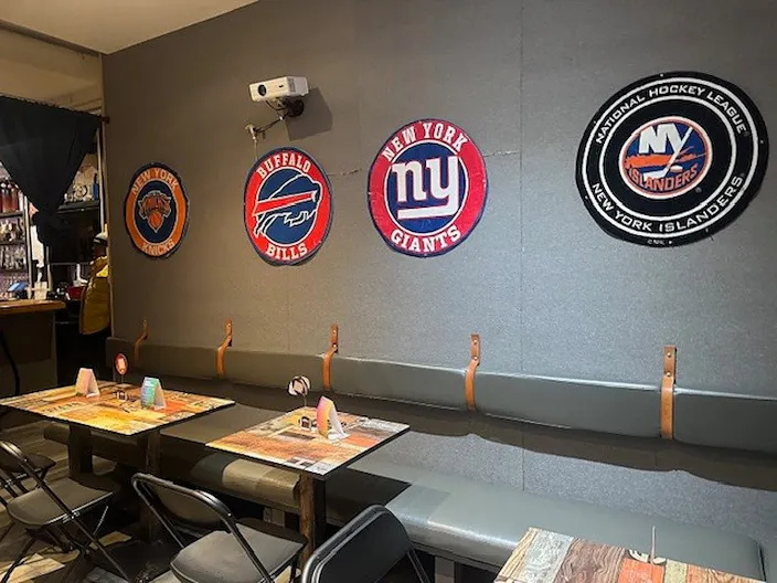 Lively and fully equipped sports bar located in the heart of Spanish Harlem - Image 2