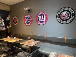 Lively and fully equipped sports bar located in the heart of Spanish Harlem - Image 2