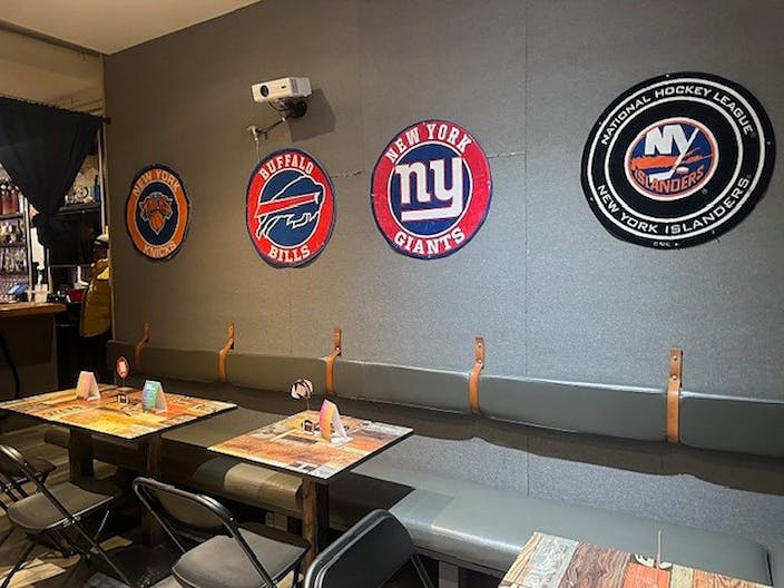 Lively and fully equipped sports bar located in the heart of Spanish Harlem - Image 2