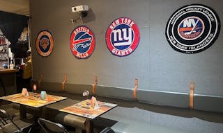 Lively and fully equipped sports bar located in the heart of Spanish Harlem - Image 2