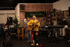 Store Stage at Nivessa Hollywood - Image 29