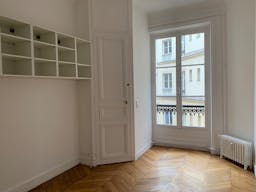 Perfect Showroom in Saint-Germain - Image 6