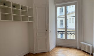 Perfect Showroom in Saint-Germain - Image 6