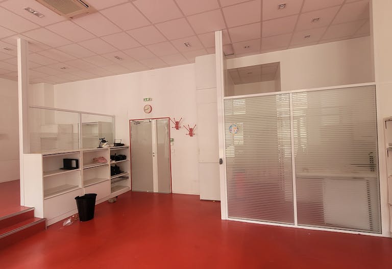 salle de conferance et bureaux ouverts - Image 3