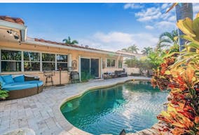 Tropical Beach style Oasis - Image 2