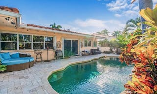 Tropical Beach style Oasis - Image 2