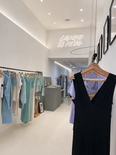 Bright 70 m² retail & pop-up space in the heart of El Born - Image 2