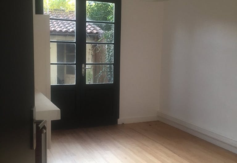 Bureau 10M2 en plein coeur des Chartrons, avec acc�s cuisine et jardin - Image 1