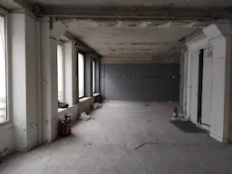 Prime Location Boutique on Rue de Rivoli - Image 19