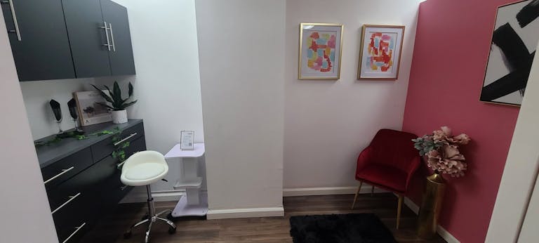 Beauty Studio II - Image 3