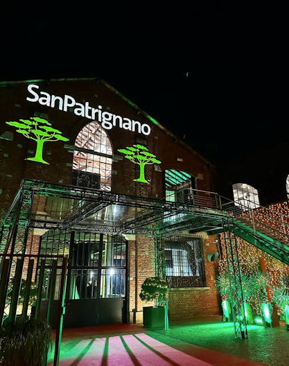 Courtyard Showroom - Image 2