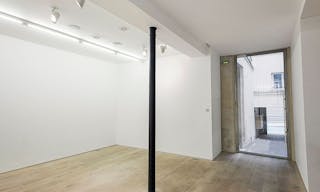 Beautiful Arts et M�tiers Showroom - Image 2