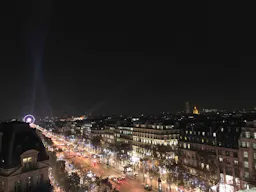 Unique space with the highest rooftop of the Champs-�lys�es - Image 11