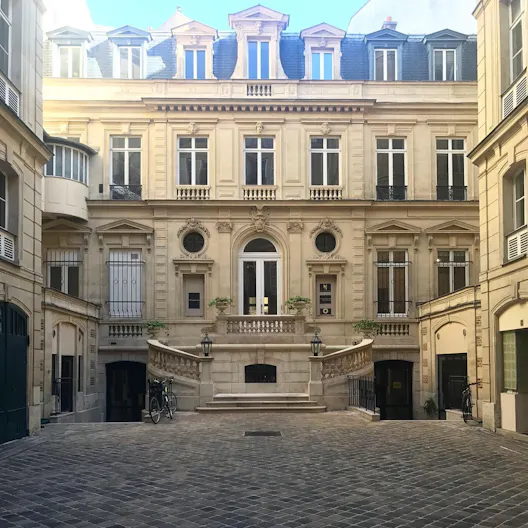 Private Mansion near Saint-Lazare - Image 0