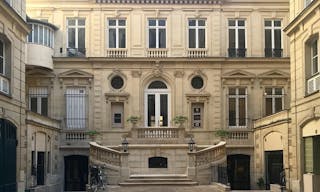 Private Mansion near Saint-Lazare - Image 0