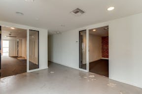 Trendy Building in Beverly Hills - Image 5